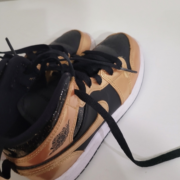 Kids size 1 nike air Jordan - Picture 2 of 7